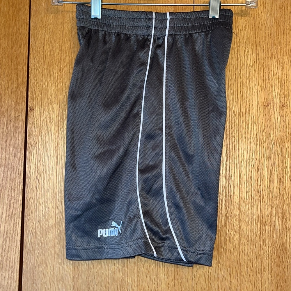 Puma size SM boy’s gray mesh basketball Athletic Shorts white piping trim VGUC
